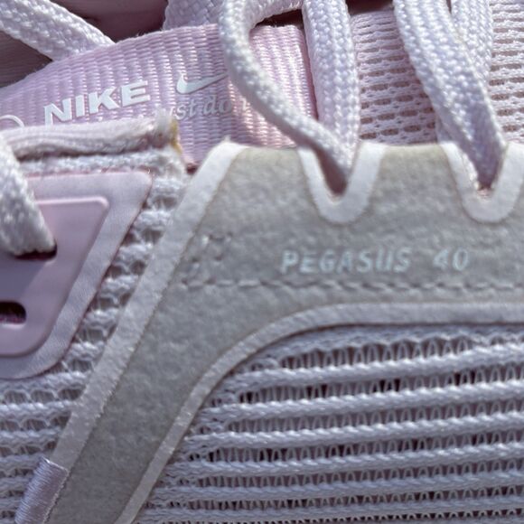 Nike Air Zoom Pegasus 40 Women's Size 8 Light Pink Sneakers Shoes DV3854 600 - Picture 8 of 10